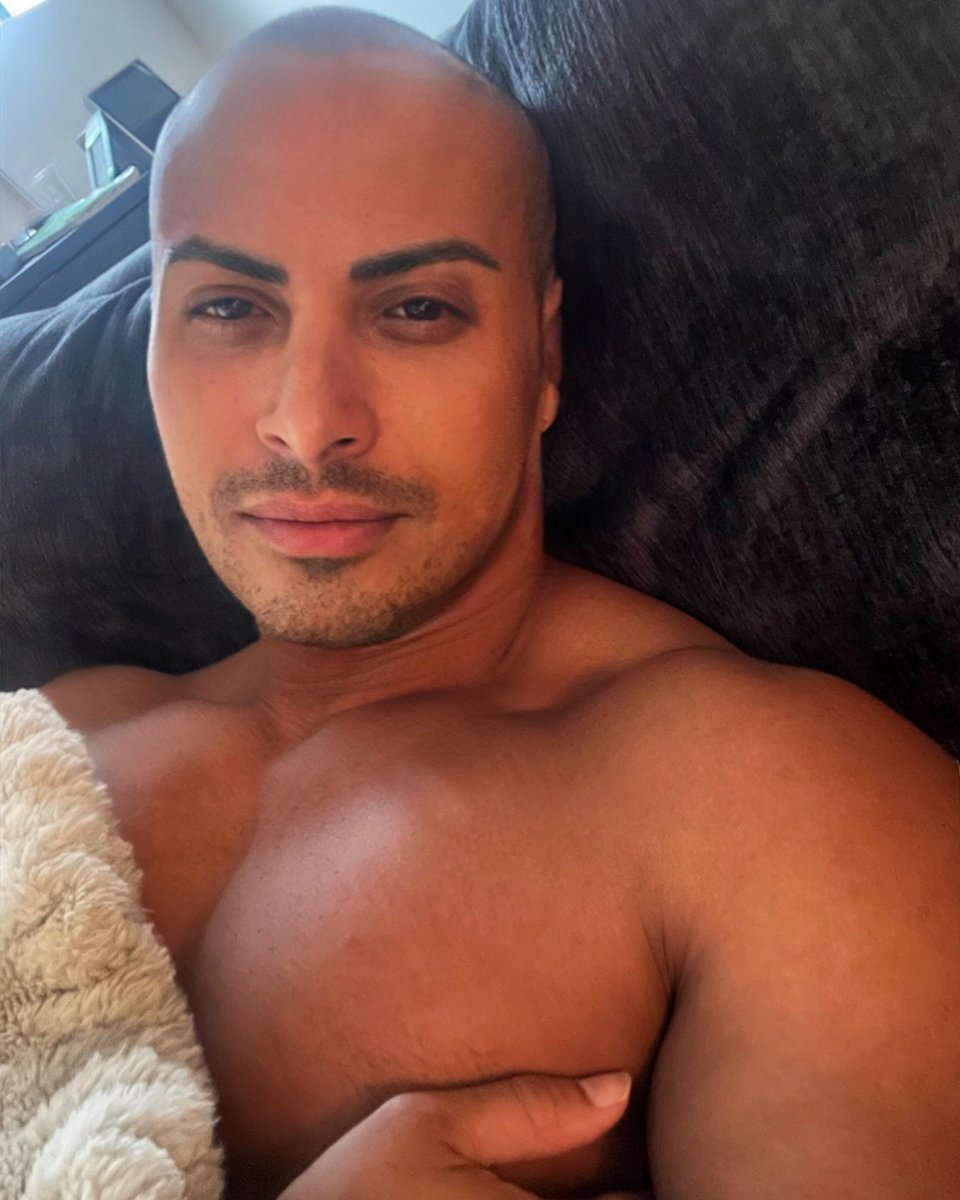 Good Morning Beauties☀️Smile 😀 …Even when the smile feels forced, wear it like armor. Trust the detours, they know the way. What’s for you won’t fumble, who’s for you won’t fold. LOVE will always light the path. Keep your ❤️open, your head high, and your strut always FIERCE💋