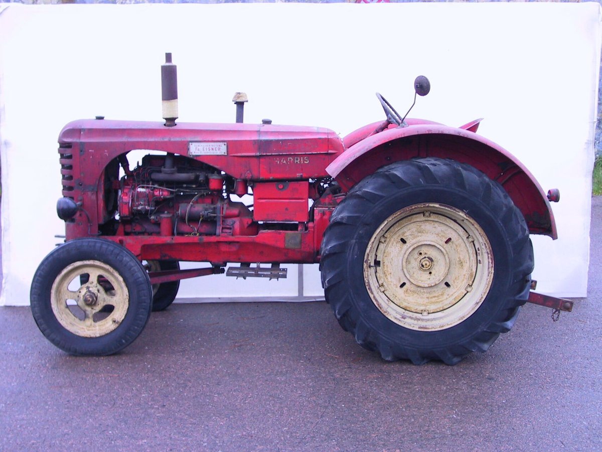 Parní stroje, sklízecí mlátičky, stabilní motory – některé poprvé k vidění v chodu. Pradědečkův traktor slaví už dvacáté narozeniny. Lákadly jsou po dlouhé době zprovozněné traktory Massey-Harris, Case C nebo Oliver 70. Těšíme se na vás➡️ o víkendu 7. a 8. června v NZM Čáslav!🚜