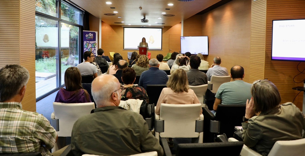 drOp_HorizonEU's tweet photo. 🏘️ Last week in Ermua, the #drOpProject hosted a key regional event on transforming the Santa Ana neighbourhood — not just physically, but socially and sustainably.
🔗https://t.co/y7SNQ9ZGHN https://t.co/LVtwy68gmv