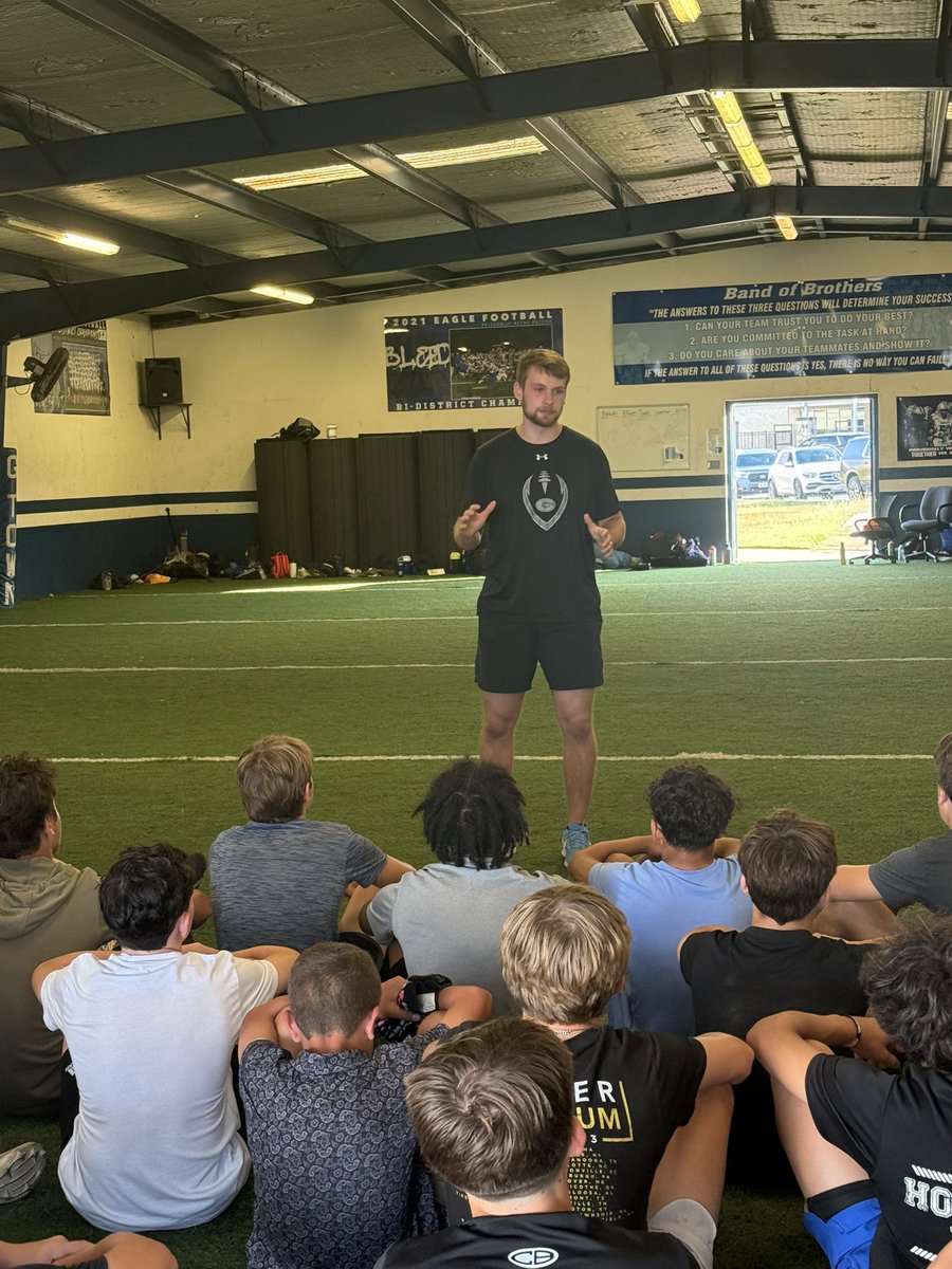 Georgetown Football (@gteaglefootball) on Twitter photo Thank you for another one of our own <a href="/TuckerG_4/">Tucker Griffin</a> for spreading a message of what elite effort looks like not only in football, but in all aspects of life at <a href="/CoachGriffGHS/">Chuck Griffin</a> Skills camp this week. #GTDNA Thank you for another one of our own <a href="/TuckerG_4/">Tucker Griffin</a> for spreading a message of what elite effort looks like not only in football, but in all aspects of life at <a href="/CoachGriffGHS/">Chuck Griffin</a> Skills camp this week. #GTDNA
