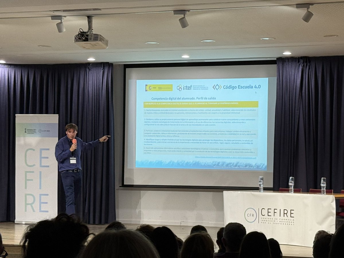 Un auténtico placer escuchar en las ‘I Jornades CREA’ de <a href="/GVA_Cefire/">Formació, Innovació i Recursos per al Professorat</a> a Miguel Vila de <a href="/educaINTEF/">Educación INTEF</a> sobre el desarrollo del programa Código Escuela 4.0 del <a href="/educaciongob/">Ministerio de Educación, FP y Deportes</a> y de los recursos #REA disponibles en code.intef.es para este proyecto educativo.