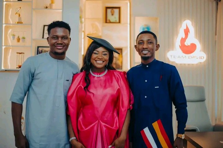 teamdavidglobal's tweet photo. What an honor to have min Yadah and her team bless our studio for the Beulah May edition! 🙏✨ Her ministry and message were truly impactful. #BeulahMayEdition. #BeulahMayEdition.
God's presence was palpable! 🙏 https://t.co/or3AD4ChG8