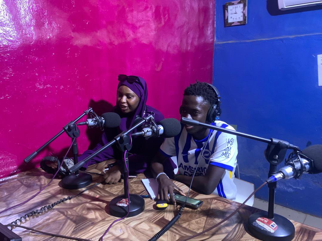 SoloSandengFoun's tweet photo. We recently concluded our community engagement activities in the North Bank Region, where we hosted a radio talk show at the Farafenni Community Radio. During this broadcast, we raised awareness about the Prevention and Prohibition of Torture Act 2023.

1/2 https://t.co/wwEtuNXEhc