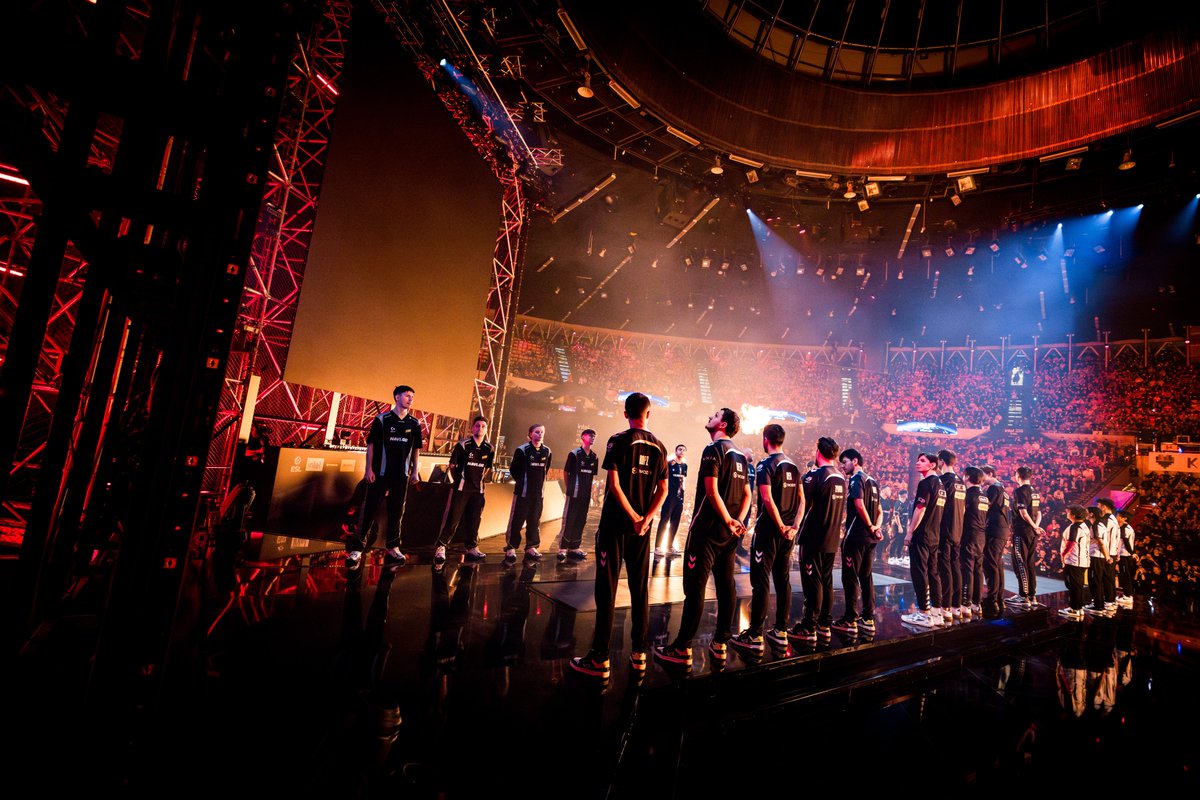 ESLCS's tweet photo. The memories will last forever, thank you Katowice ❤ https://t.co/wMMwQu9Szc