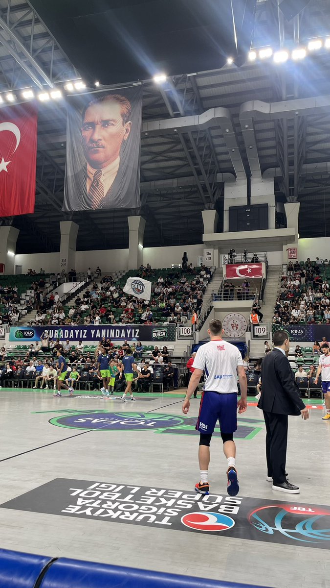 Türkiye Sigorta Basketbol Süper Ligi'nde play-off heyecanı bugün başlıyor. Tofaş - Bahçeşehir Koleji maçının anlatımıyla Ersin Görkem ile 18.00’de beIN SPORTS 5’te mikrofondayız.