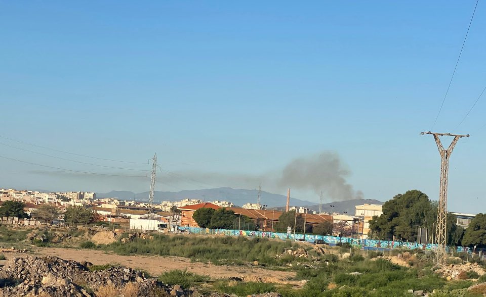 #StopQuemasMurcia 28/5/25

🙄Esos papás que, despertando a sus hijos, abren las ventanas para “ventilar” la casa..

🙄Esos abuelitos q deciden ir a pasear y disfrutar “del aire y del sol”..

🙄Esas personas dispuestas a hacer deporte al “aire libre”..

A ellas y al resto..HUMO😖