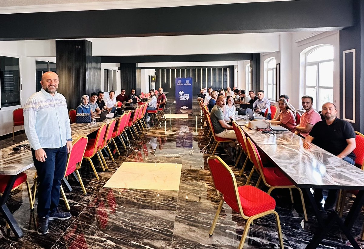 Mevlana Kalkınma Ajansı desteği ve öncülüğünde Konya Valiliği Ulusal-Uluslararası Fon ve Destek Mekanizmaları Projesi kapsamında 3.grup Ereğli, Karapınar, Emirgazi ve Halkapınar’daki kamu ve belediye kurum temsilcilerine 28 Mayısta başladığımız eğitim devam ediyor.

#MEVKA #Konya