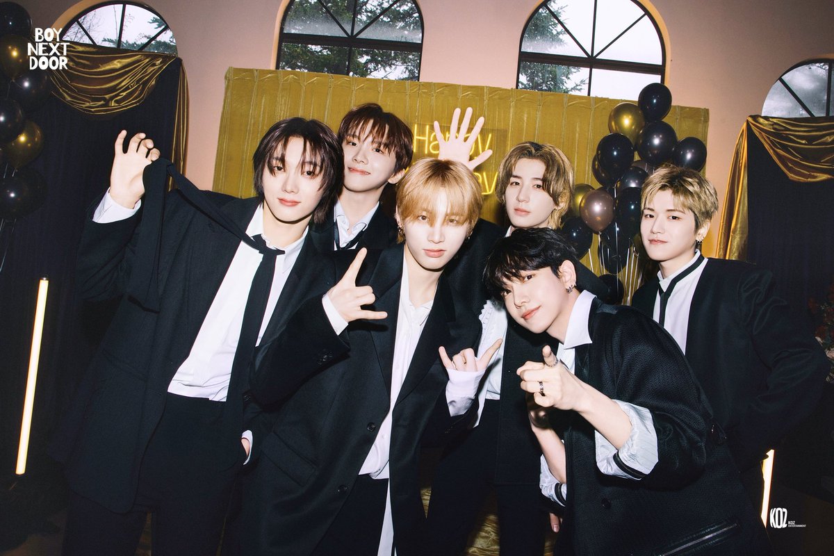 HAPPY 2ND ANNIVERSARY TO BOYNEXTDOOR 💙🤍

2 YEARS WITH BOYNEXTDOOR 

#400년동안_피어날_우리청춘
#398Years_ToGo_WithBOYNEXTDOOR
#BND_私の人生の_BGM