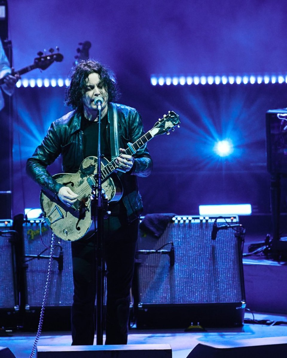 DelicatePro's tweet image. Jack White at the Santa Barbara Bowl 🌟✨

📸: @davidjamesswanson @goldenvoice 
#JackWhite #SantaBarbaraBowl #GoldenVoice #LightingProduction #LiveMusicProduction