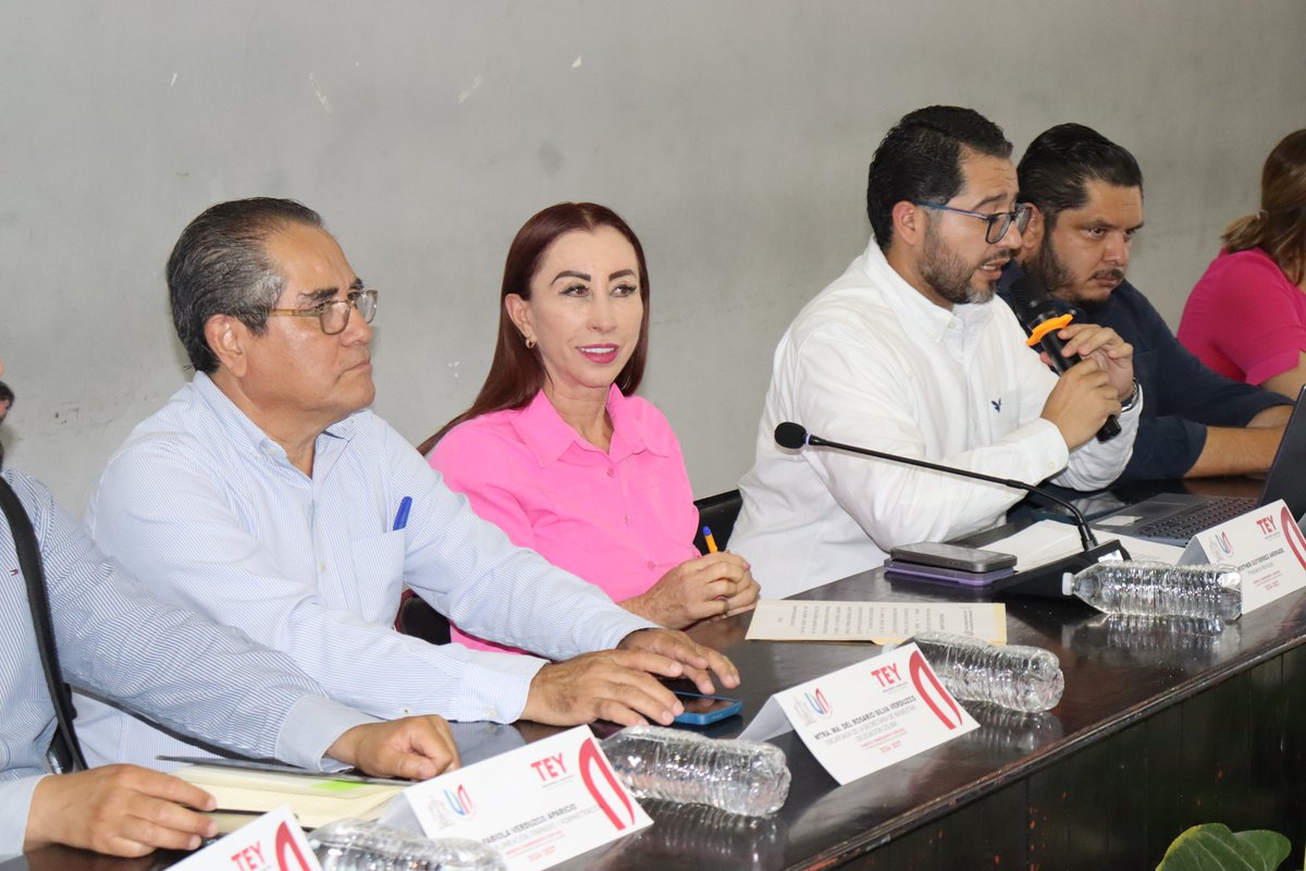 Infocol_Col's tweet photo. Encabezada por la Presidenta Municipal de Villa de Álvarez Esther Gutiérrez, se realizó  la Segunda Sesión Extraordinaria del Comité de Planeación para el Desarrollo del Municipio (COPLADEMUN), 🙋🏼 en la que estuvo presente la Comisionada Presidenta del Infocol Paulina Urzúa https://t.co/JqYfkHOFQs