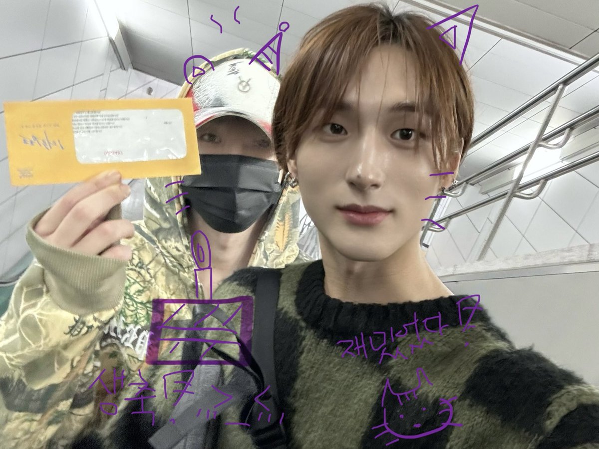 XODIAC_MEMBERS's tweet photo. [#범수]

다빈아~! 생일축하해~! 전날에 같이 뮤지컬도 보고! 밥도 먹고 좋은 저녁 데이트 했네!! 항상 건강하고 행복하고! 같이 시간 보내줘서 고맙구~! 덕분에 좋은 하루를 보냈네! 앞으로도 소디엑 너무 잘 부탁해! 알라뷰~!🫸💓💓💓🐈‍⬛

#XODIAC #소디엑 #BEOMSOO #범수 https://t.co/w7pFlthGpR