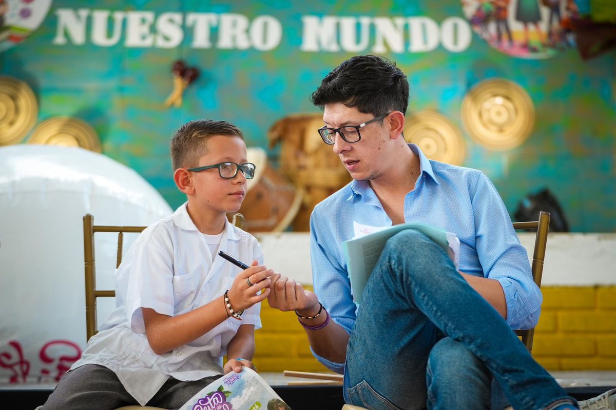 Mineducacion's tweet photo. #RutaDelAmorPorElCatatumbo 

“Soy el ministro del Catatumbo”: @DanielRMed lidera rendición de cuentas y anuncia nuevas acciones en educación para saldar la deuda histórica con la región

#SomosLaRevoluciónDelCambio 

https://t.co/njDgvmDBqB https://t.co/Z80PNdbzWB