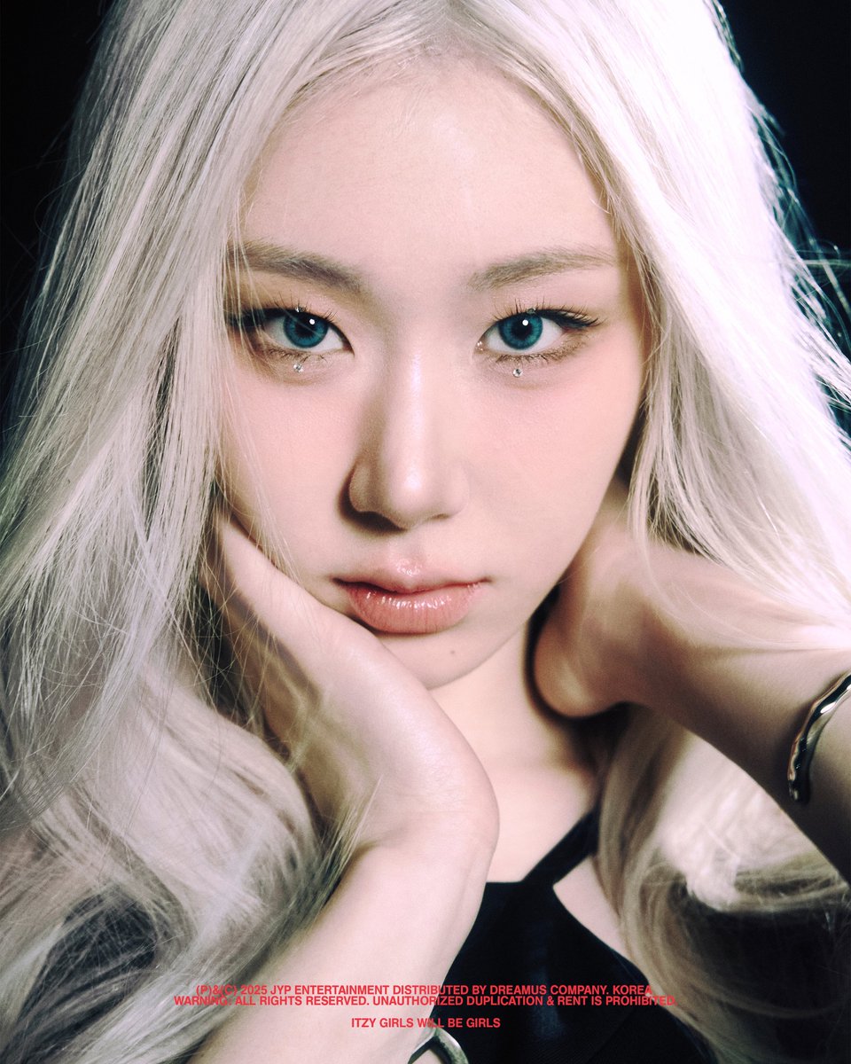 chaerpics's tweet photo. LEE CHAERYEONG OHMYGOD https://t.co/ZZZVBvppzi