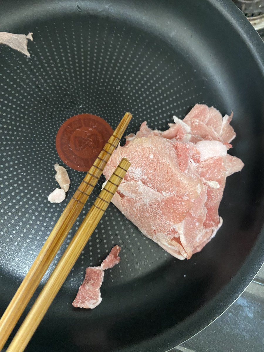 p18t0's tweet photo. 菜箸持ってかれた https://t.co/tur4BG7TkG