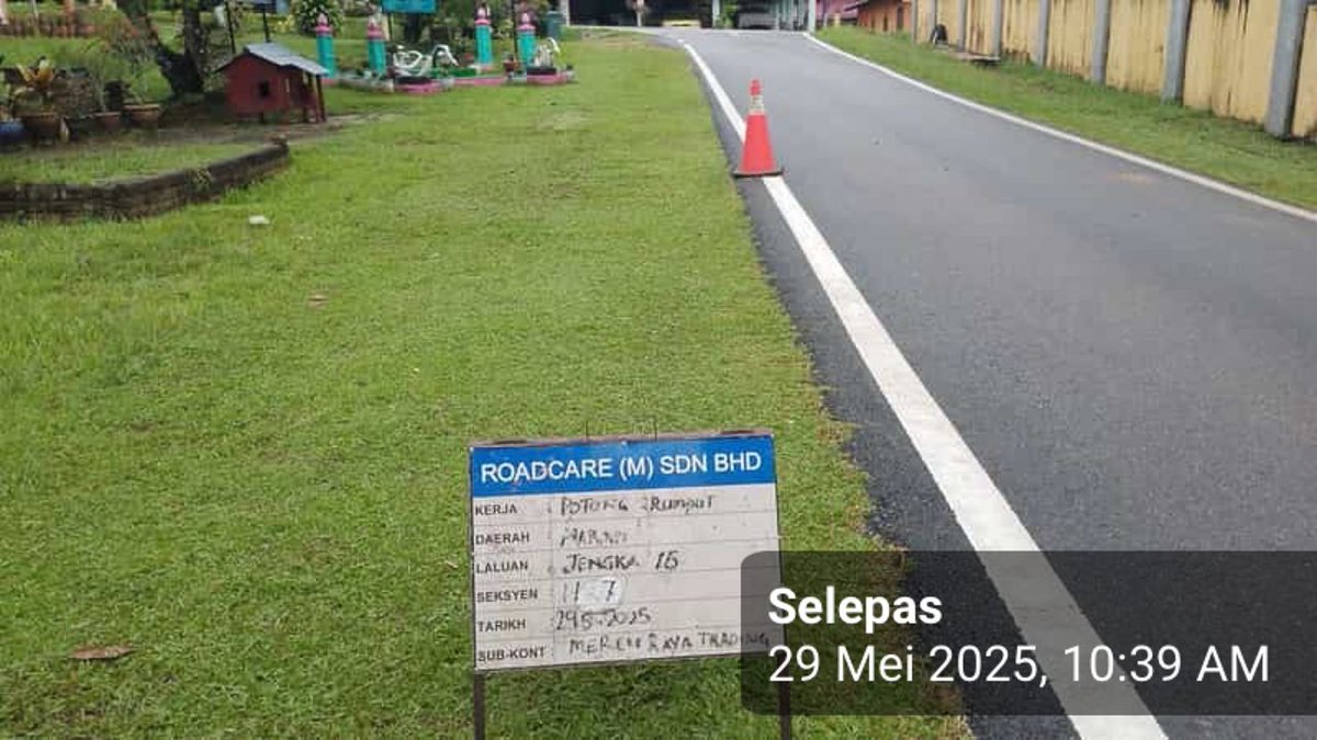Kerja penyenggaraan rutin RO3- Memotong rumput di Felda Jengka 16, Seksyen 11.70, Daerah Maran, Pahang

<a href="/jkrmaran/">JKRMaran</a> / <a href="/JKRJERANTUT/">JKR Jerantut</a>
<a href="/JKRPAHANG/">JKR PAHANG</a>
<a href="/ZTTCSFJ/">ZTT CSFJ</a>
<a href="/CSFJ_JKR/">Cawangan Senggara Fasiliti Jalan (CSFJ)</a>
<a href="/IPJKR_Official/">JKR Malaysia Rasmi</a>
<a href="/moworksmy/">Kementerian Kerja Raya Malaysia</a> 
<a href="/ahmadmaslan/">DS Dr Ahmad b Maslan</a> 
<a href="/AlexNantaLinggi/">Alexander Nanta Linggi</a>