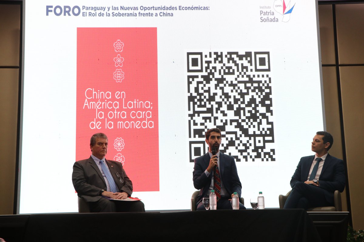 🔴 “Comerciar sin ceder soberanía.”
Desde Argentina, Marcos Falcone alerta en el Foro:
📉 Contratos opacos
🎭 Falta de transparencia
📌 Riesgos de dependencia política
Paraguay tiene una oportunidad única: liderar sin rendirse.
#ForoSoberanía #IDPPS #ChinaEnLatam #MarcosFalcone