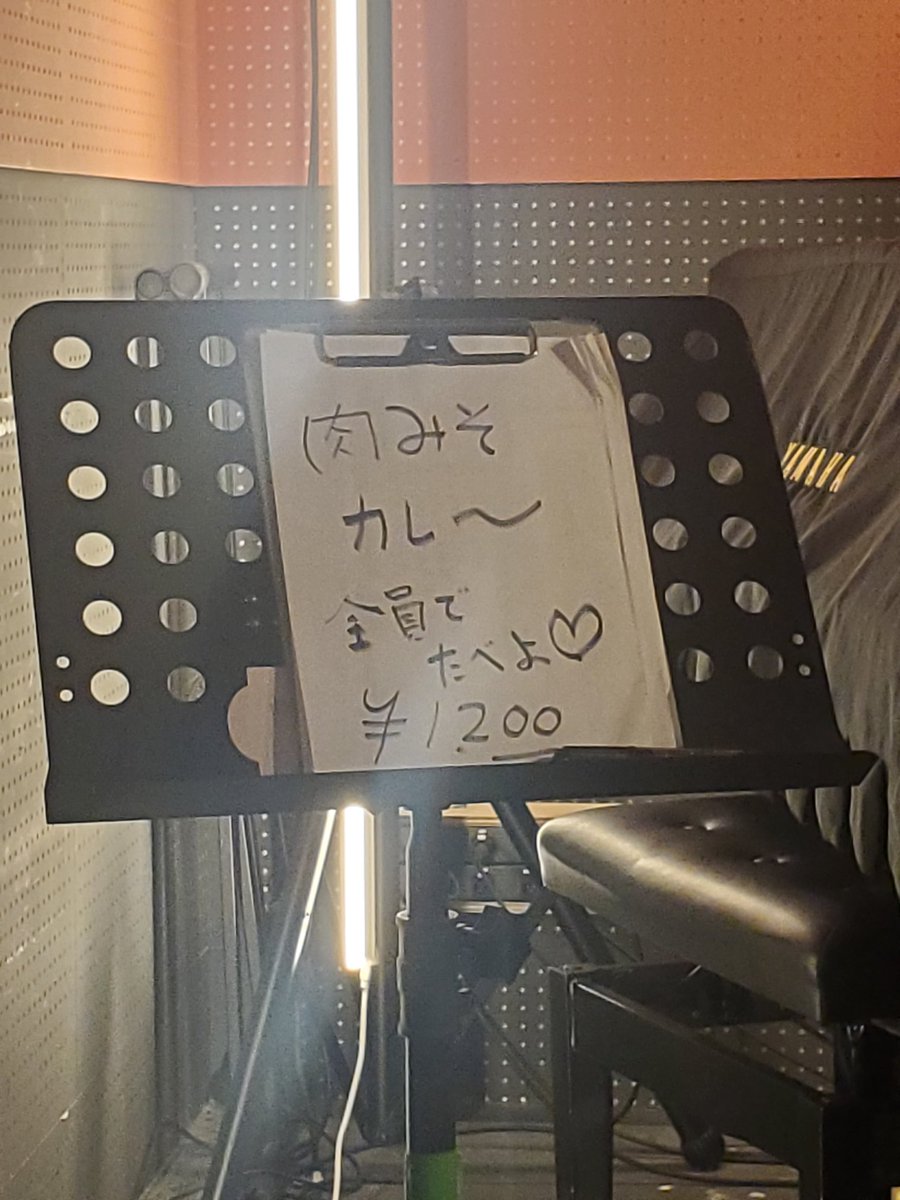 sweetstomusic's tweet photo. 毎月恒例のGAL BARでした!
今回はトーク多めのいつもよりさらにゆるーい感じだったけど、3人の色々なお話を聞けて楽しかったな🎵
来月も楽しみだな(*^^*)
そして、今日もカレーが本当に美味しかった(´- `*)
#うちだまさのり
#秋冨将大
#ヨディー
#GALBAR
#季ららYokohama https://t.co/JmrNTErsjt