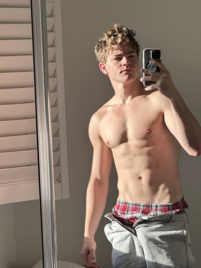 Bed head but horny