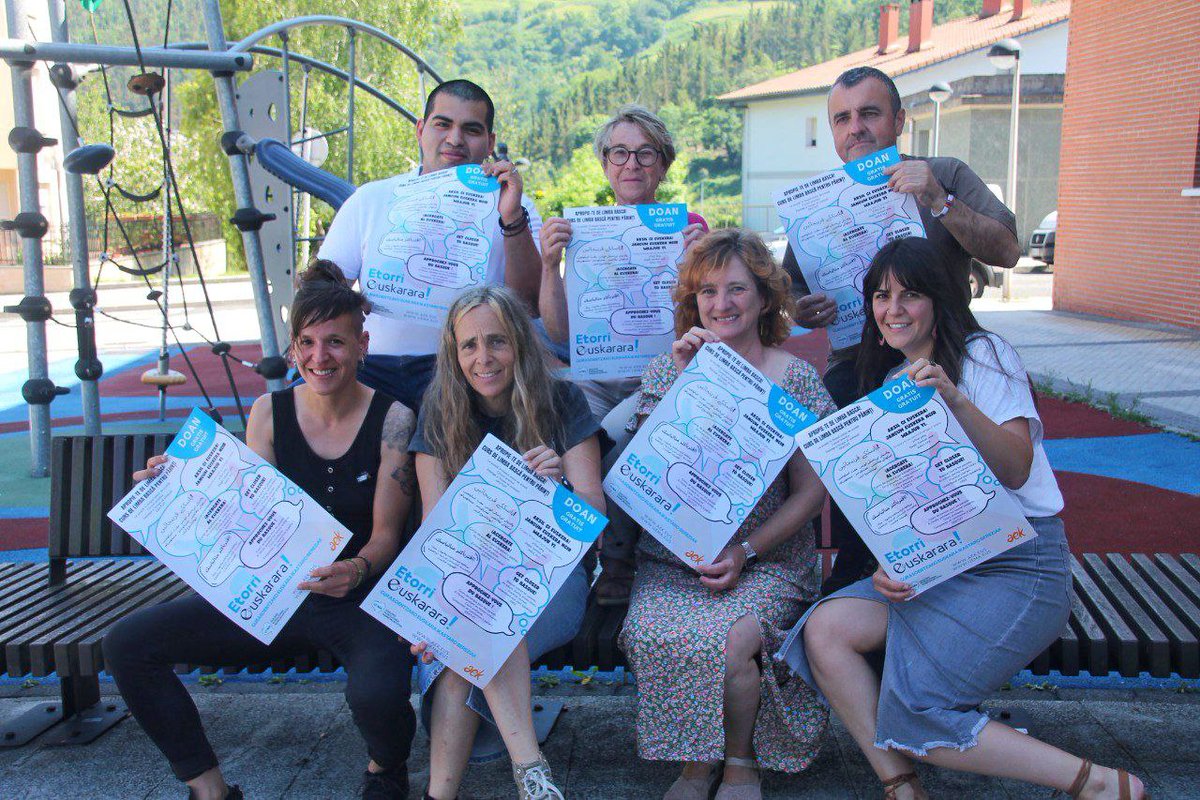 'Etorri euskarara!' ikastaroak aurkeztu berri dituzte UEMAk eta AEK-k. Euskaraz ez dakiten gurasoen beharretara egokitutako ikastaroak dira, eta 'Euskara eta kulturartekotasuna' proiektua martxan duten UEMAko herriek izango dute parte hartzeko aukera
labur.eus/etorri_euskara…