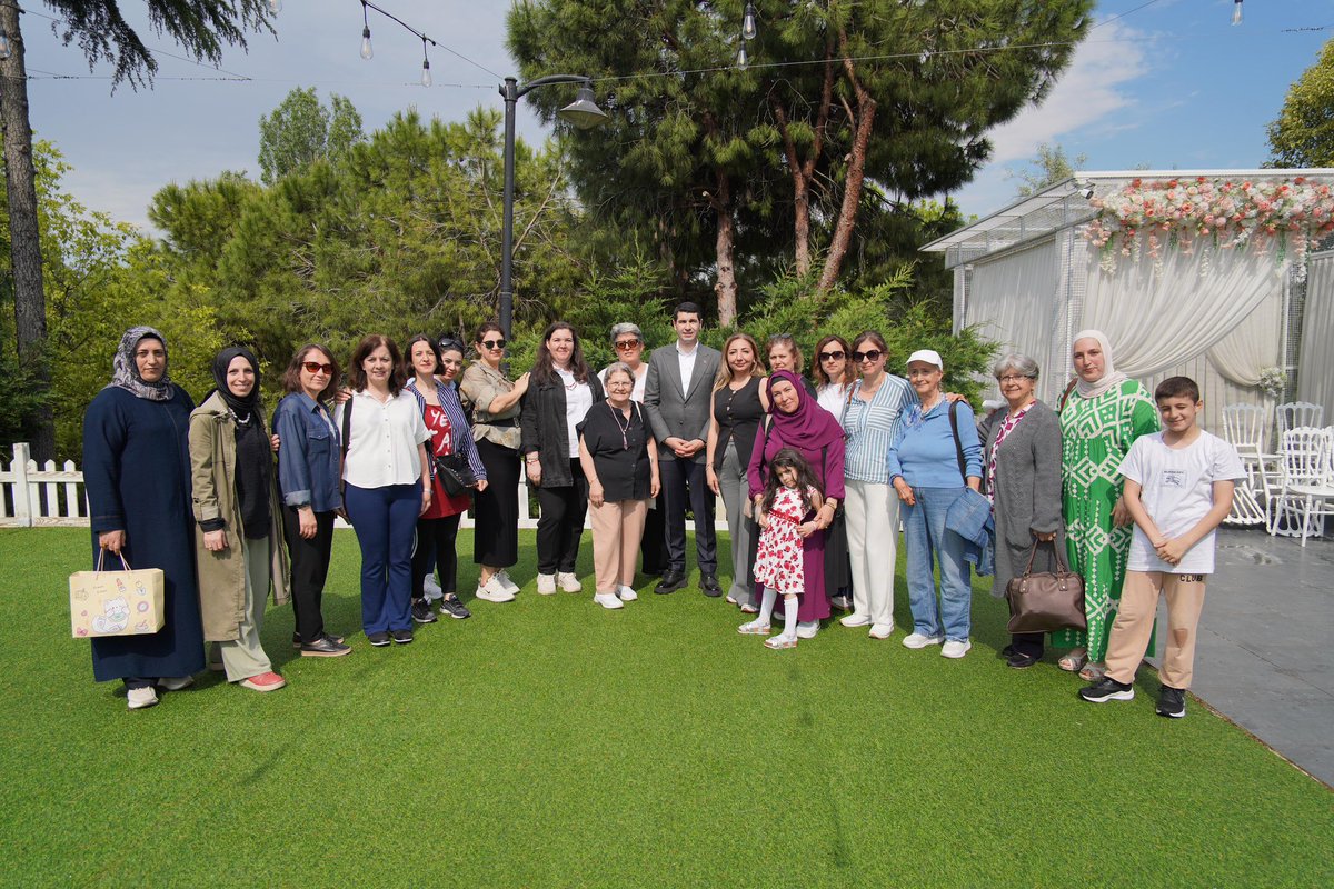 Eşim Asiye Hanım ile birlikte Gümüşpala Mahallemizde düzenlediğimiz Kadınlar Matinesi programına katıldık.

Kadınların bir arada olduğu, yüzlerin güldüğü böyle etkinlikler çok değerli. Onların mutluluğu, bizim en büyük güç kaynağımız. 

Avcılarlı kadınlar için güzel işler yapmaya