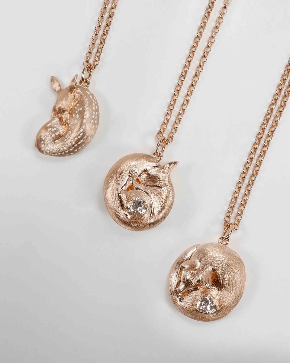 gemsocietyorg's tweet photo. Soft as a dream, precious as love 🐿️🦊🌸 rose gold whispers with diamond sparkles ✨💎 IG lunarrainjeweller

#rosegoldmagic #diamondcharm #woodlandwhispers #luxuryjewelry #natureinspired https://t.co/ogoMw11j0y