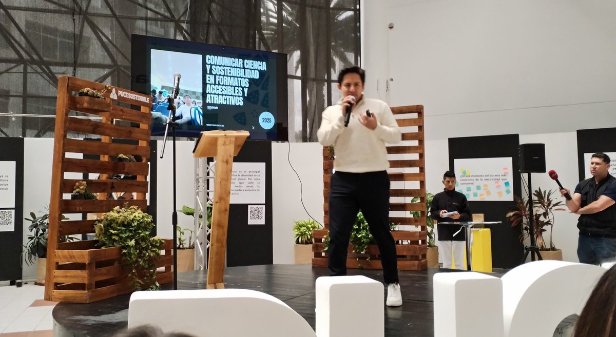 Arrancó Ricardo Borja <a href="/ricardoborja77/">Ricardo Borja</a> de <a href="/comcienciaec/">Comciencia PUCE</a>, con su estilo fresco y entretenido, nos comunicó datos duros e inquietantes sobre la afectación a nuestros ecosistemas en el 🇪🇨.