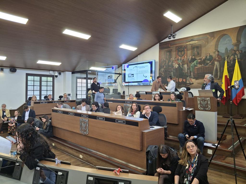 #AEstaHora | Nuestro contralor, Julián Mauricio Ruiz, está presente en la sesión plenaria del <a href="/ConcejoDeBogota/">Concejo de Bogotá</a> donde se debate acerca de la situación general del Distrito este 2025.

#TuContraloríaEnAcción