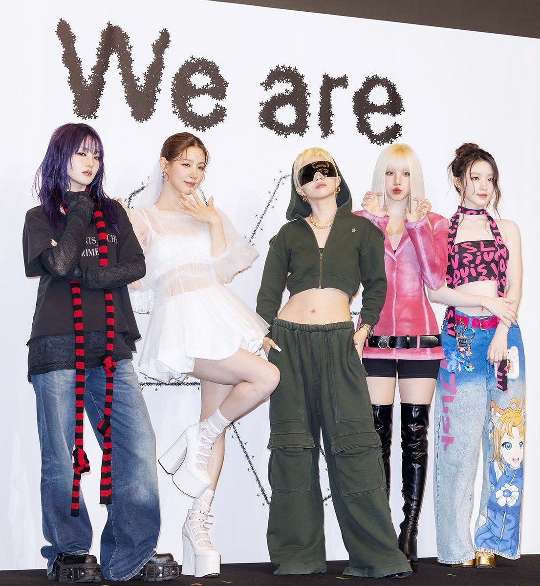 sindiel_idle's tweet photo. IDLE's Daesang Cabinet - a thread: https://t.co/pbq0G7jvwL