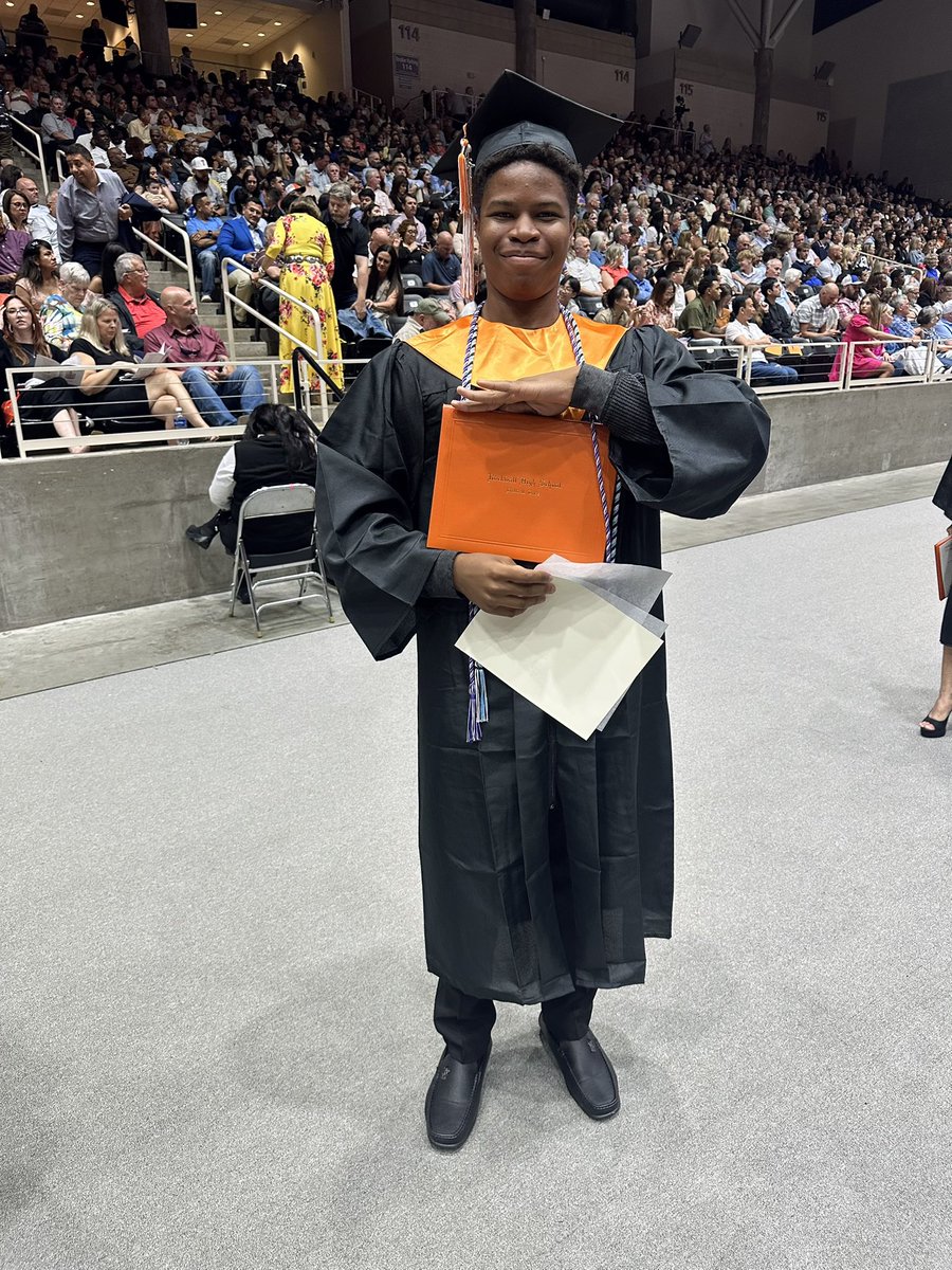 Ms_WilsonELA's tweet photo. Congratulations, class of 2025!

#JFND @Rockwall_HS 🧡🖤 https://t.co/9t7unCGeky