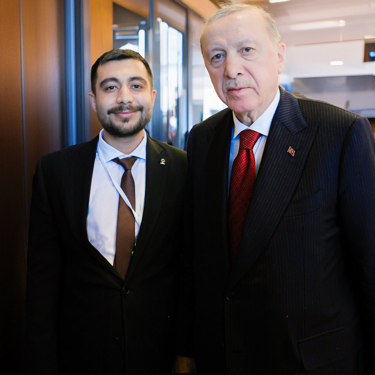 Cumhurbaşkanımız Sn. Recep Tayyip Erdoğan ile bir araya geldik. Kendilerine Tokatlı gençlerimizin selamlarını ilettim.

Gençlik, Reis'in izinde dimdik ayakta! 🇹🇷