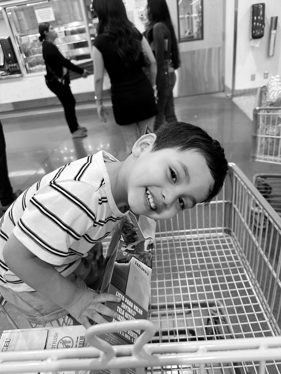 blockarehli's tweet photo. Andres cumple 3 años mañana y solamente quiero llorarrrr, el tiempo se ha pasado tan rapido😭 te amo tanto papasito lindo😍😍😍😍 https://t.co/4gsCjoD9UI
