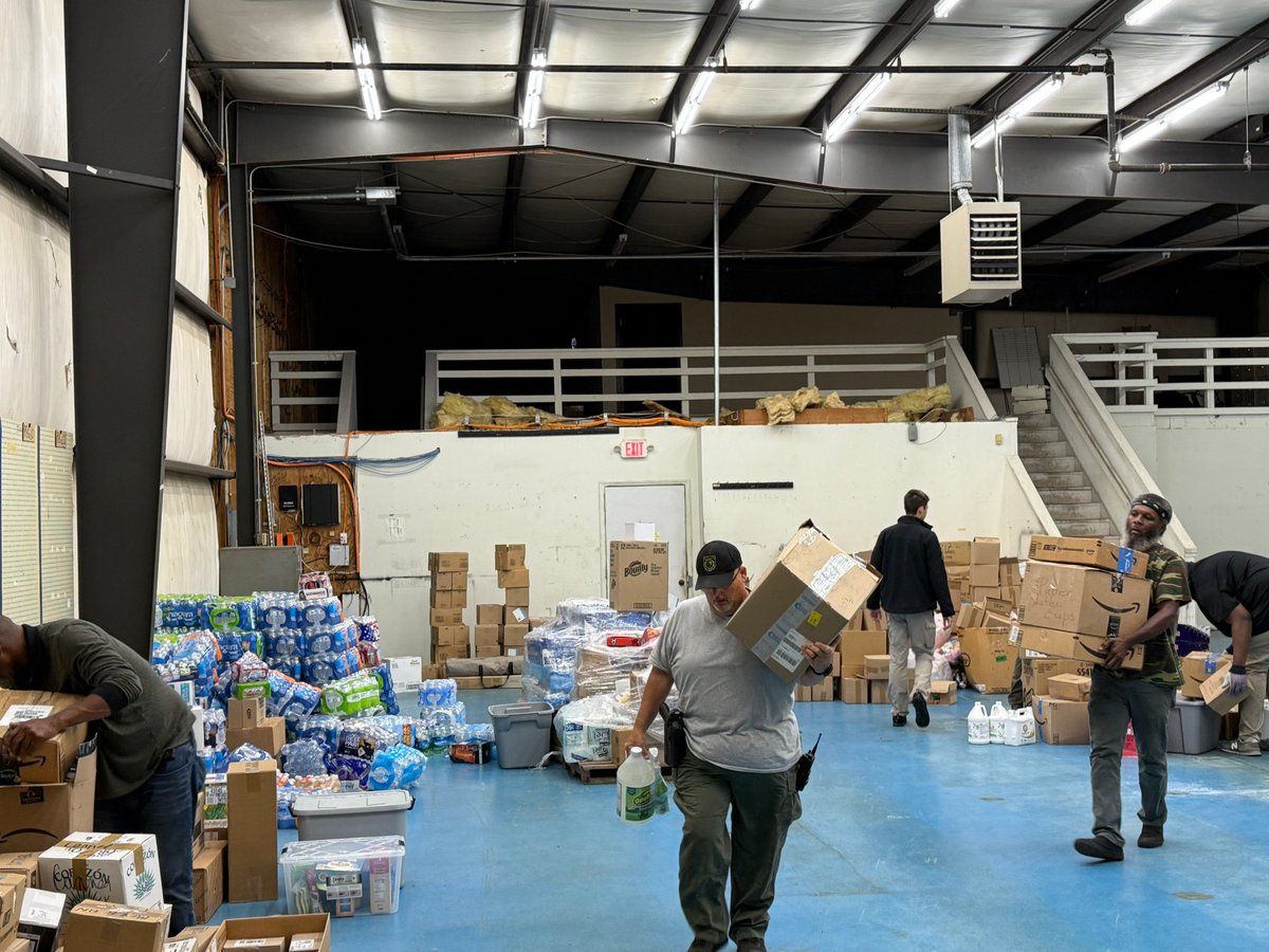 Huge thanks to the Orange County Sheriff's Office for donating a full truckload of supplies to the Durham Rescue Mission! 🙌

Clothing, food, water, hygiene &amp; cleaning items will help so many in need. 💙

#ThankYouOCSO #DurhamRescueMission #CommunitySupport