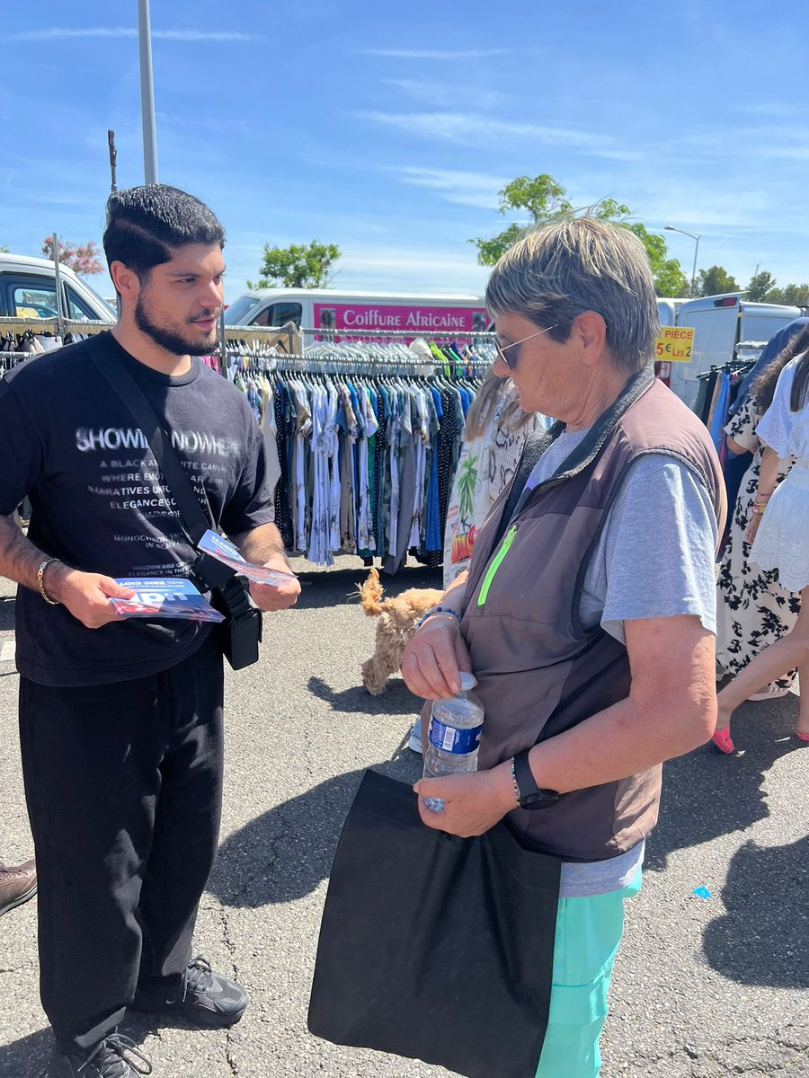 Tractage au marché de Jonquières à Martigues, la Venise provençale ! 🇫🇷

L’union des droites et des patriotes prête à être une alternative crédible après plusieurs décennies de règne communiste ! 💪

<a href="/Menthorhk/">Menthor Hyka ☨</a>