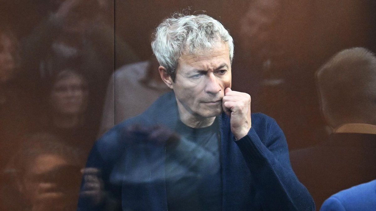 «Русагро» передала активы государству после ареста Мошковича

После ареста миллиардера Вадима Мошковича, обвинённого в хищениях и злоупотреблении полномочиями, его компания «Русагро» передала Белгородской области миноритарную долю в «Агро-Белогорье» — одном из крупнейших