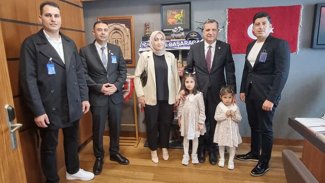 SÖZMER-MALUL-DER Başkanı Ferit Körlü, sözleşmeli erler Mehmet Alp ve Muhammed Özkaya'yı eşi ve çocukları ile makamımızda kabul ettik. Nazik ziyaretleri için teşekkür ederiz.