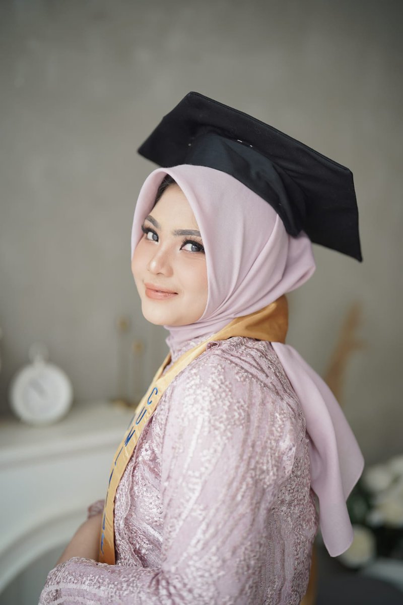 brushedbyaca's tweet photo. yuk yang lagi cari MUA SEMARANG untuk wisuda UNIMUS tanggal 24 juni merapat.. masih free slot nih sis. Kami open kamar ya jadi client bisa ke lokasi kami didekat UNIMUS 
mua semarang mua unimus https://t.co/UYoVt2IVTw