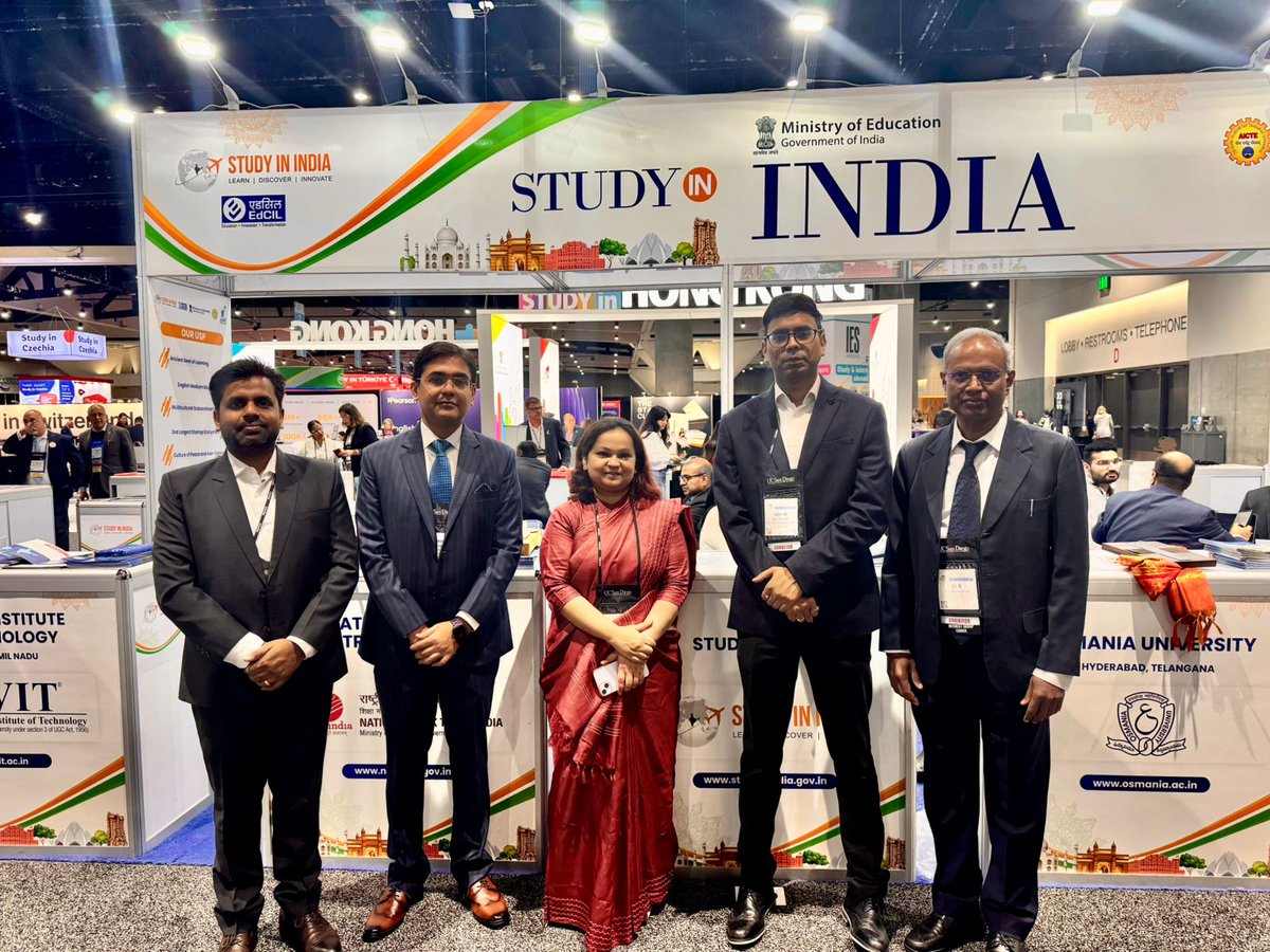 EduMinOfIndia's tweet image. A delegation from Ministry of Education, led by Shri Govind Jaiswal, Joint Secretary, is representing India at @NAFSA, joining a global community of international educators and showcasing opportunities under #StudyInIndia.

The India Pavilion was inaugurated by Prof. T.G.…