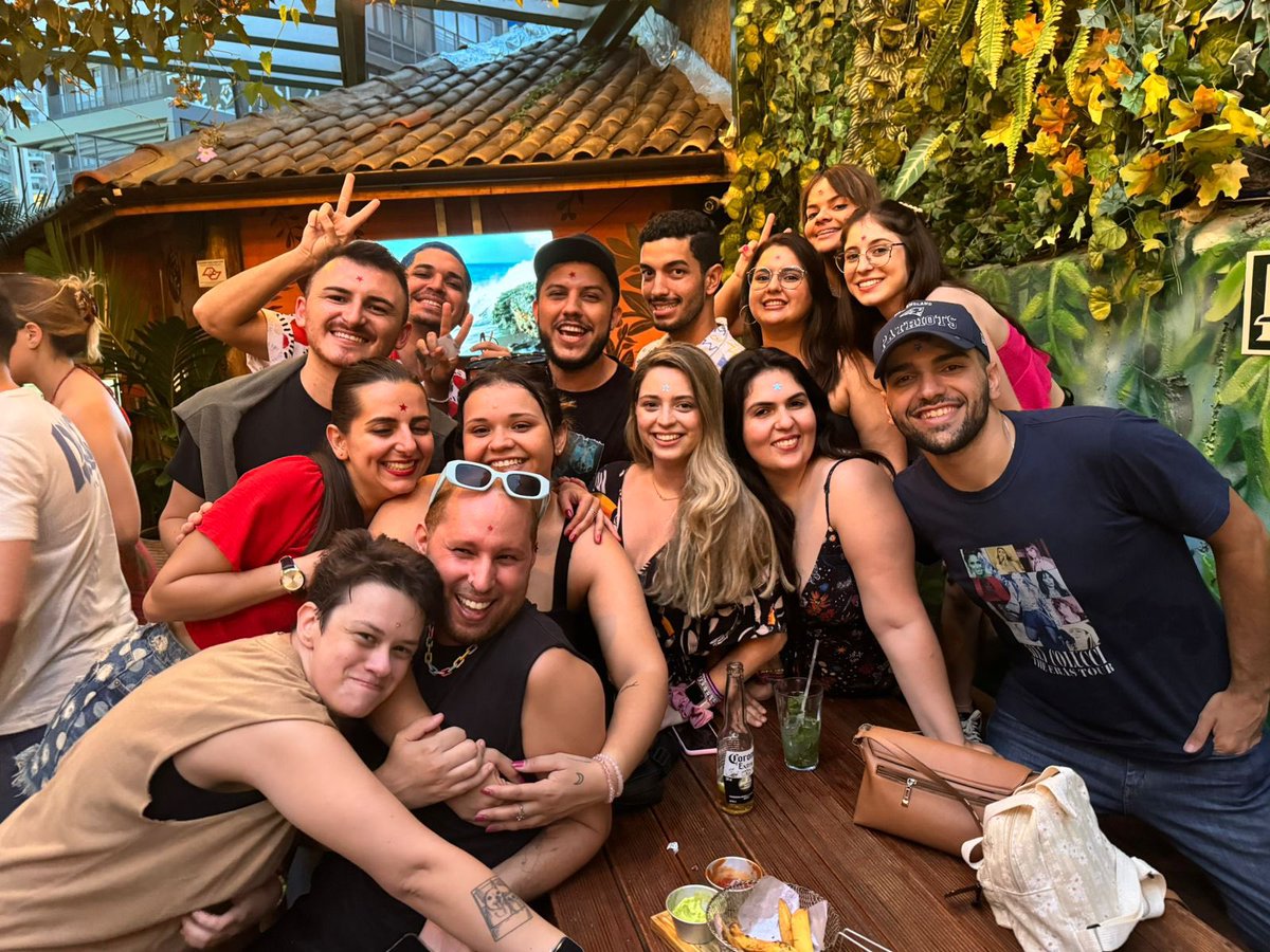 luandb's tweet photo. #tbt do encontro de #anyfans em novembro/23. 🇧🇷❤️‍🩹 @anahi ⭐️✨ https://t.co/ipicPRKooq