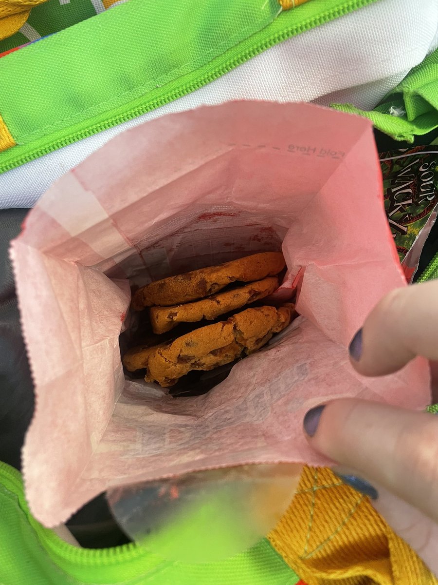 This just happened again this time it’s <a href="/coopuk/">Co-op</a> Daim Cookies 4 pack with only 3 inside. 

Check your cookies divas, it’s a scary world out there.