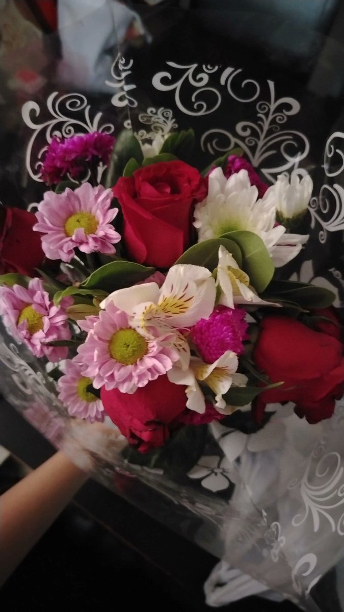 viole_tact's tweet photo. Flores q me dio mi novio https://t.co/rBEV32Ccdf