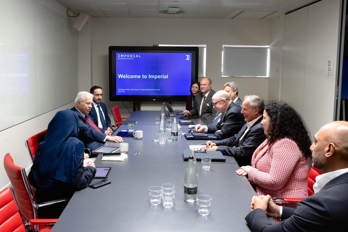 سعياً لبحث فرص التعاون المشترك في مجالات ريادة الأعمال، والمنشآت الصغيرة والمتوسطة، وربط الشركات الناشئة السعودية بمراكز الابتكار وحاضنات الأبحاث، واستعراض إمكانية الاستفادة من الخبرات والمعارف النوعية؛ اجتمعت بعميد كلية الأعمال في (Imperial College London) السيد بيتر تود، ورئيس