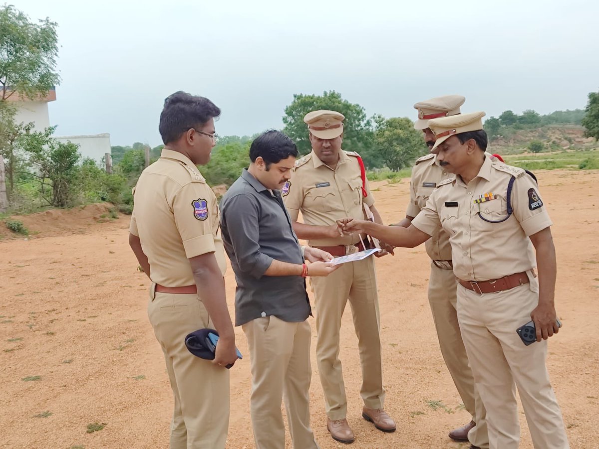 SPyadadri's tweet photo. Site visit ahead of the Hon’ble CM’s programme for the Gandamalla Reservoir foundation stone laying ceremony at Turkapally.

@RachakondaCop @PS_Bhongirtown @TelanganaCOPs @BhongirRuralPS https://t.co/4xKMl8G740
