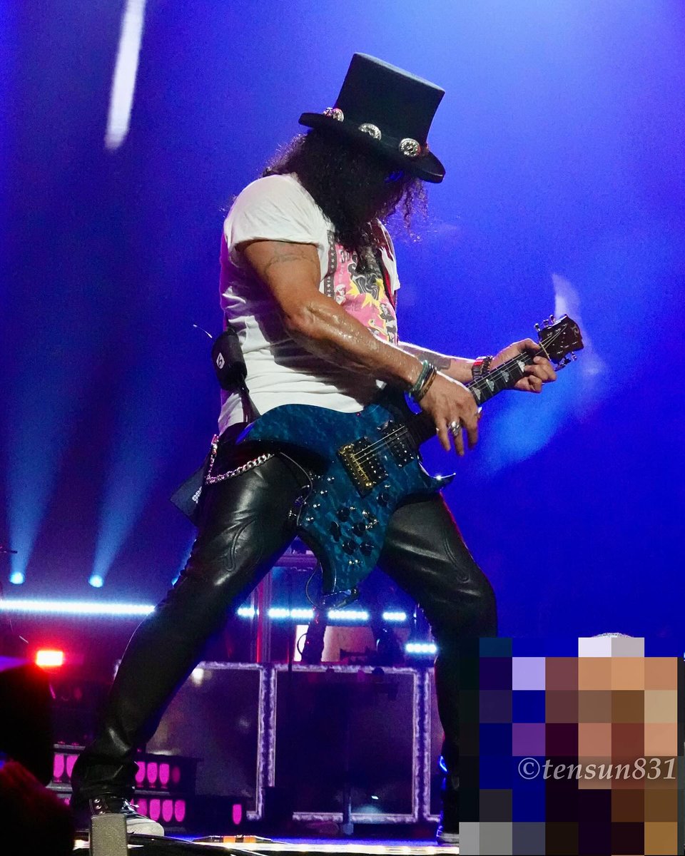 SlashArmyAUT's tweet photo. Cool @Slash pictures from the Abu Dhabi @gunsnroses  show 😎😁🤘✌️🎩🎸
Photos: @Tensun831  
#gunsnroses #slash #abudhabi #worldtour https://t.co/K9cW7UGhTh