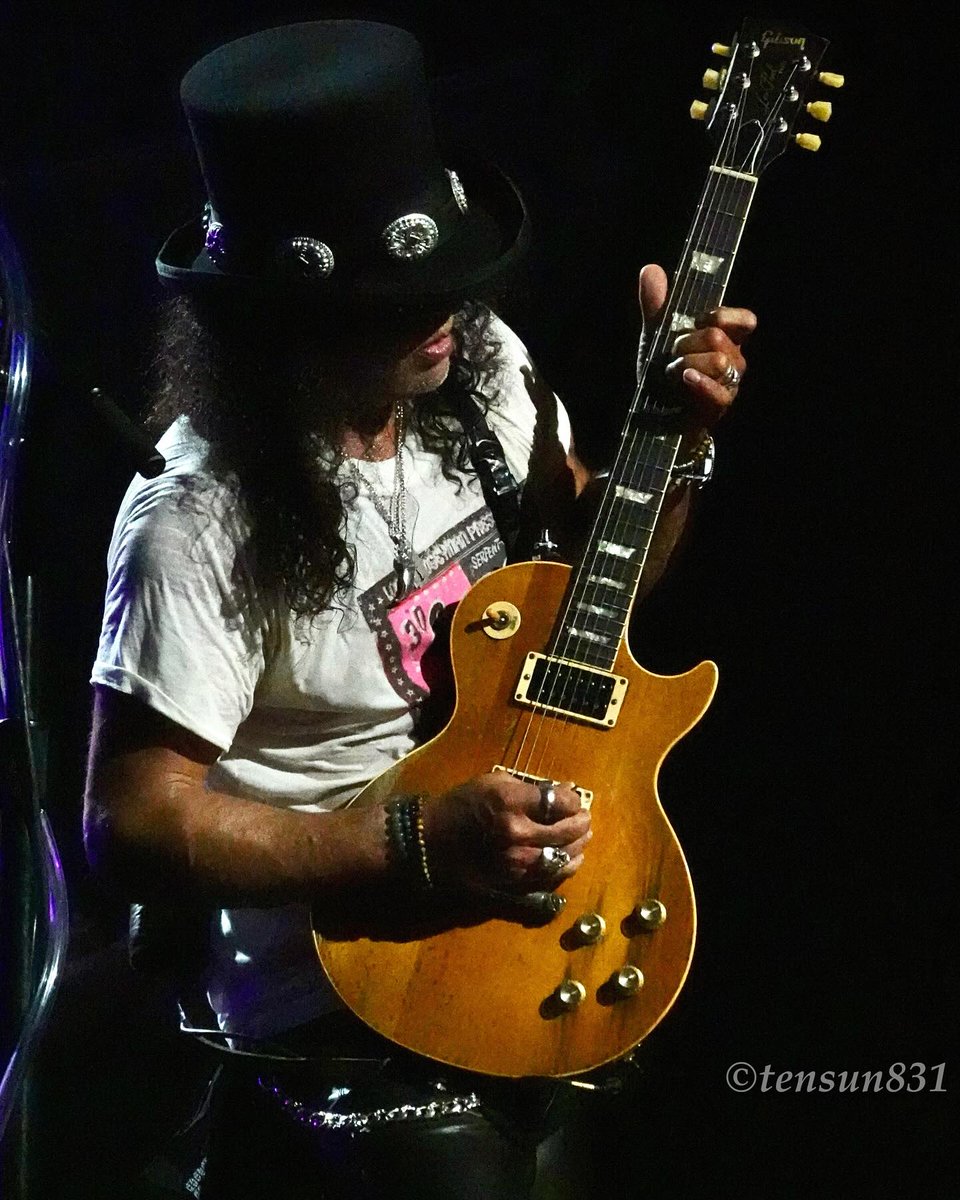Cool <a href="/Slash/">Slash</a> pictures from the Abu Dhabi <a href="/gunsnroses/">Guns N' Roses</a>  show 😎😁🤘✌️🎩🎸
Photos: <a href="/Tensun831/">tensun831</a>  
#gunsnroses #slash #abudhabi #worldtour