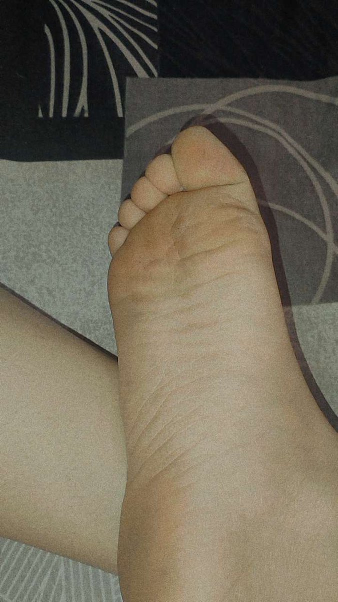 This is me mehak 
You don't have a purpose in life without me
Come to me 
Devote your life for my happiness 
My feet rule you😂🖕

Findom cashpigonly humanwallet humanATM whalesub finsub indiangoddess mistressmehak