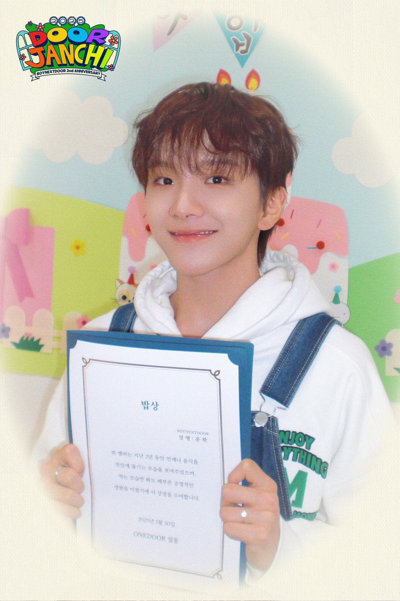 boynextdoorina's tweet photo. [INA TRANS] 250529 — BOYNEXTDOOR AWARDS #WOONHAK

Awards Makan
Nama : Woonhak 

Member ini dianugerahi penghargaan karena selama dua tahun terakhir selalu menunjukkan figur orang yang menikmati makanan dengan lezat dan memberikan pengaruh positif di mana hanya dengan melihatnya makan saja sudah membuat (orang lain) merasa kenyang.

#BOYNEXTDOOR #보이넥스트도어