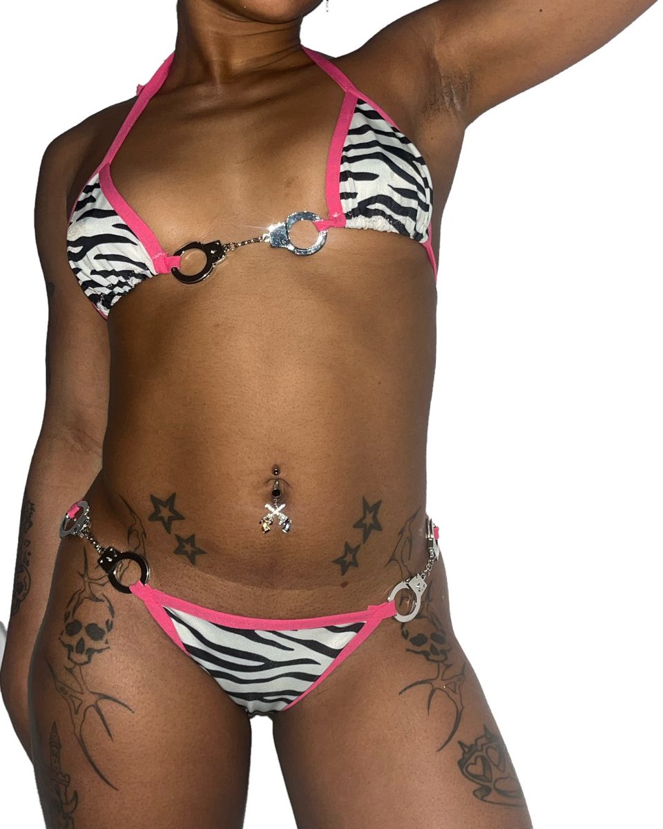 CAMAARIE's tweet photo. custom bikinis sold by me💋 https://t.co/lOqFAx4CIt