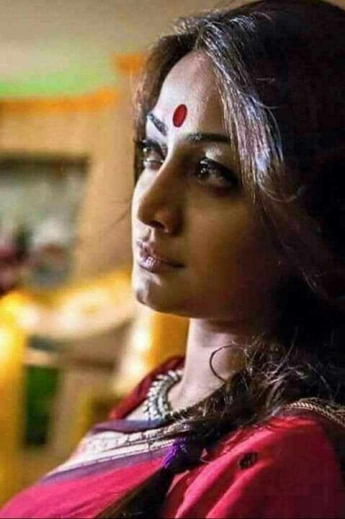 🌹મારી વેદના કળીને બતાવ તો માનું તારી પ્રીત સાચી,
 
નિર્જીવની વાત તો સહુ કરે જીવતા પ્રીત રાચી...!