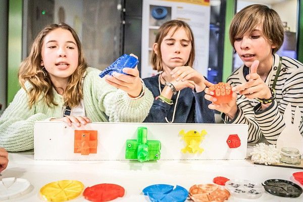 Fab Lab à l'école (@fablabalecole) on Twitter photo 🎉 Dans 14 jours, c'est le grand jour pour nos jeunes makers !
Huit classes, des projets innovants, du partage et beaucoup de créativité 🔥
Rendez-vous le 12 juin à <a href="/citedessciences/">Cité des sciences et de l'industrie</a> et sur les réseaux sociaux pour découvrir leur travail !
#JM25 #FabLabalEcole 🎉 Dans 14 jours, c'est le grand jour pour nos jeunes makers !
Huit classes, des projets innovants, du partage et beaucoup de créativité 🔥
Rendez-vous le 12 juin à <a href="/citedessciences/">Cité des sciences et de l'industrie</a> et sur les réseaux sociaux pour découvrir leur travail !
#JM25 #FabLabalEcole