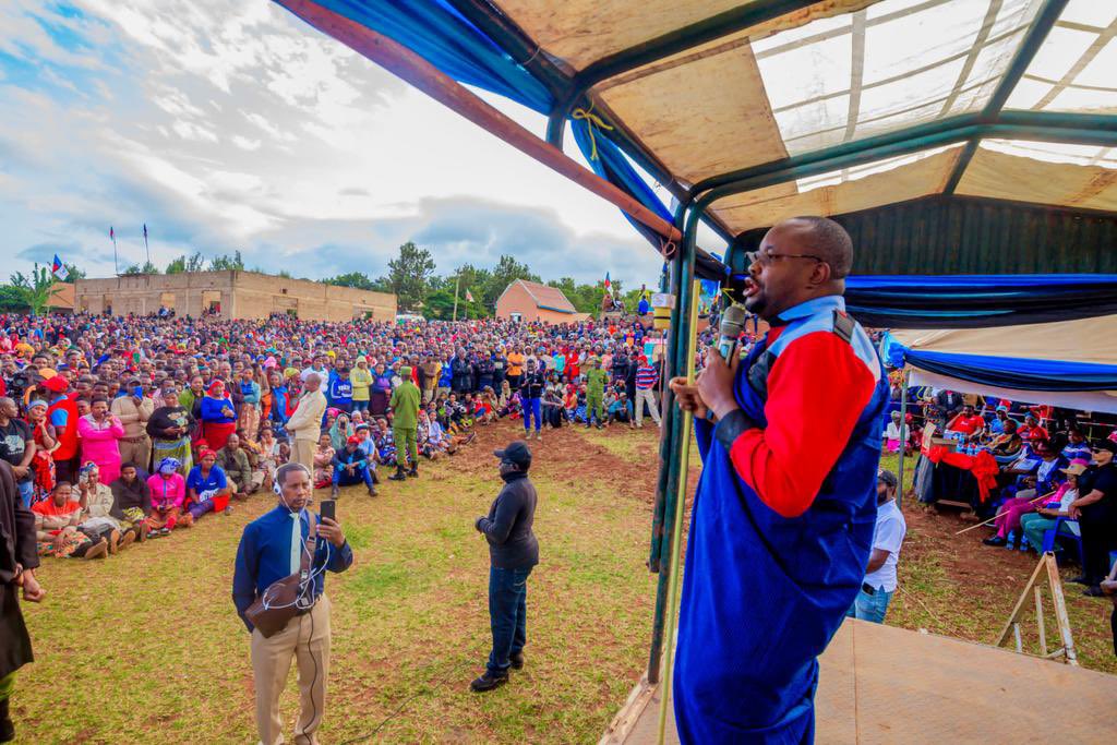 Mhe. <a href="/jjmnyika/">MNYIKA John John</a> akizungumza na wakazi wa Karatu leo tarehe 29 Mei 2025 ikiwa ni mwendelezo wa operesheni #NoReformsNoElection katika kanda ya Kaskazini.